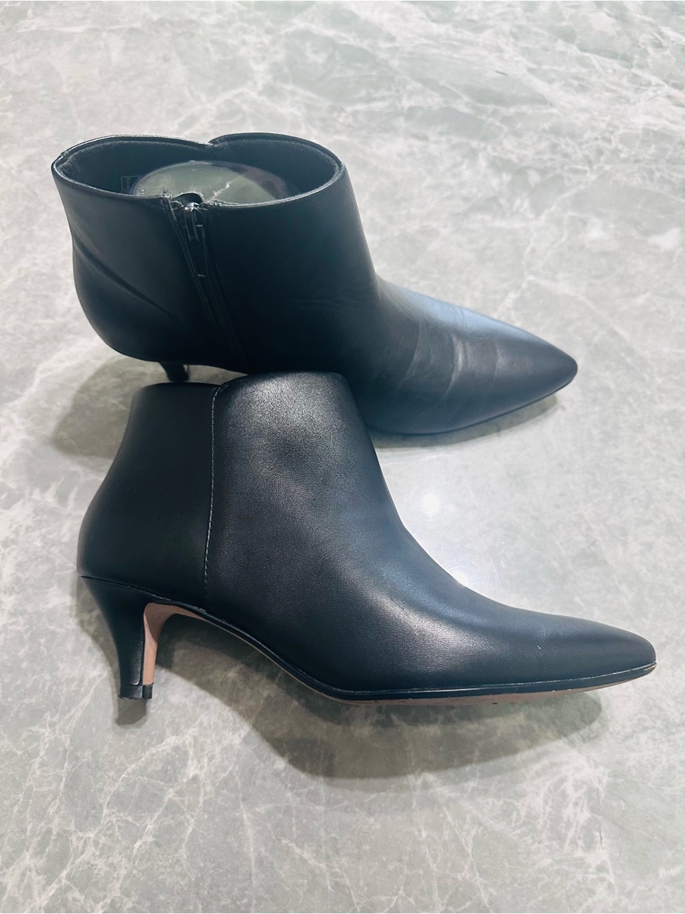 Clarks Womens Black Leather Linvale Sea Bootie Heel Size 7.5M Zip Gloss Artesian